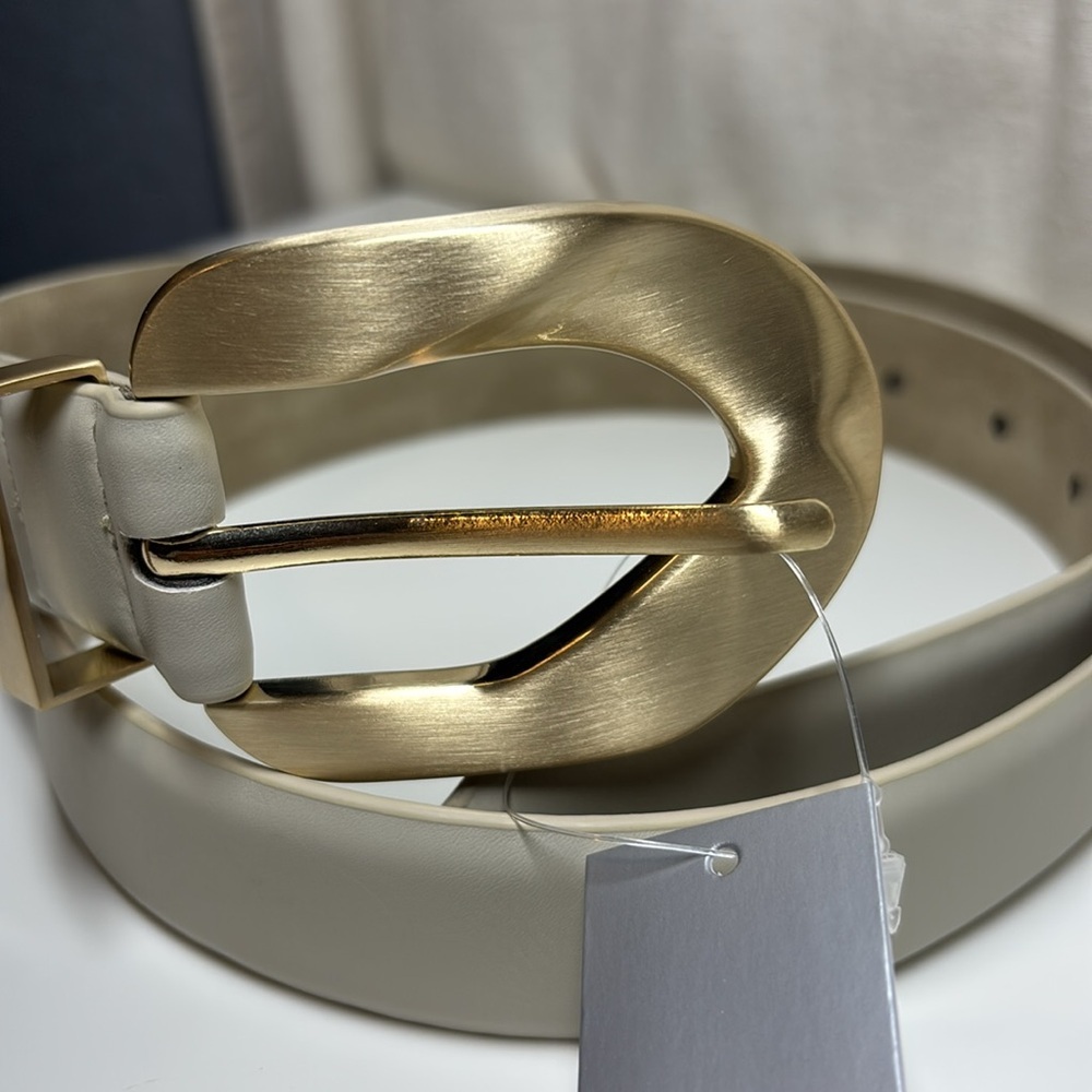 Dillards White Belt With Gold Buckle | Sz M | NWT - Picture 4 of 7